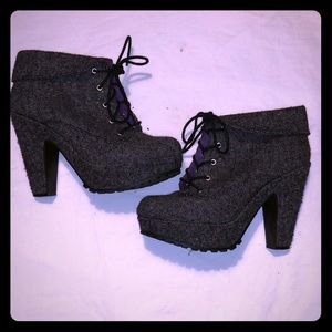 Grey tweed bootys
